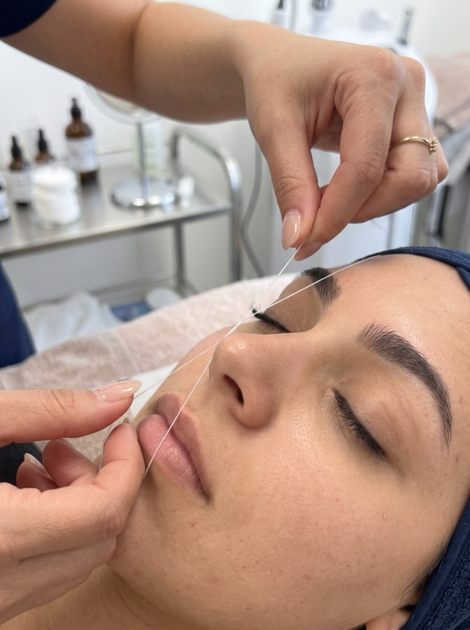 Cejas y labios con hilo